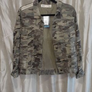 *BRAND NEW* BKE Womens Button Front Camo Jacket